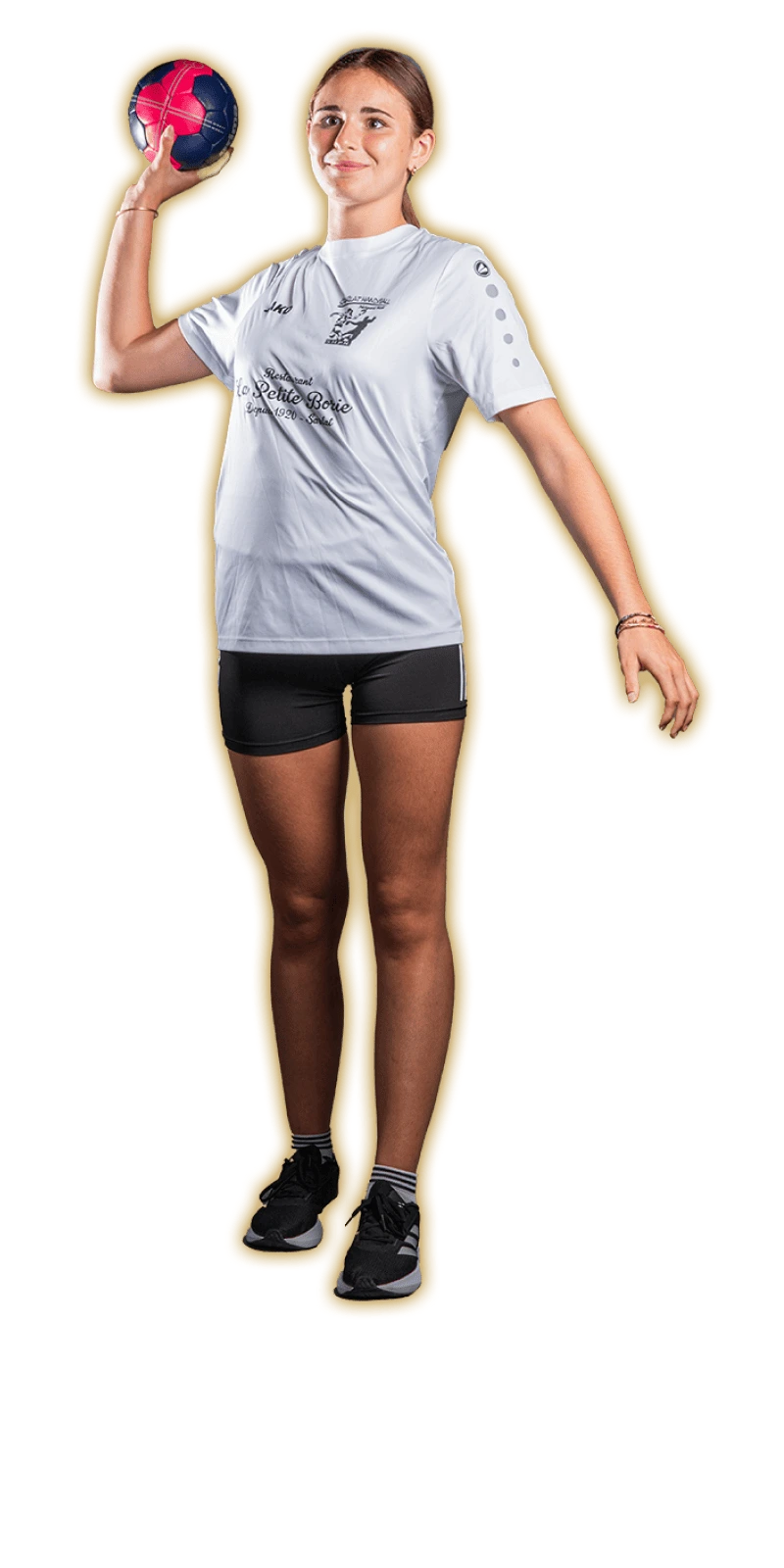 Portrait encadré de Emma Hiale-guilhamou, joueuse en catégorie '-18 ans Filles' au Sarlat Handball Périgord Noir, club de handball amateur en Dordogne