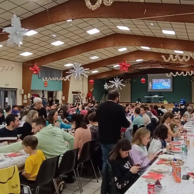 Repas de Noël organisé par le Sarlat Handball Périgord Noir, à la salle des fêtes de Carsac-Aillac, le 15/12/2023