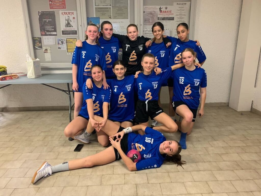 L'équipe des u15 Filles du Sarlat Handball Périgord Noir, lors de leur match du 02/12/2023